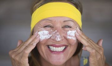 Pielęgnacja twarzy, ust i dłoni – jak zmiana pogody wpływa na skórę diabetyka?