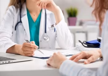 Jeśli inhibitory pompy protonowej przepisał lekarz, to trzeba się z nim skonsultować w sprawie chęci zmiany kuracji.