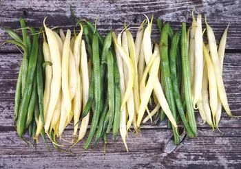 świeża fasolka szparagowa zielona i żółta