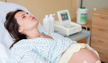 Nacięcie krocza – czy to konieczne? Poród z ochroną krocza