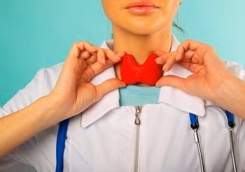 FT4, czyli wolna tyroksyna, to hormon produkowany przez gruczoł tarczowy.  /Fot. Adobe Stock