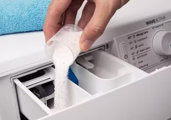 Uczulenie na proszek do prania to często alergia na substancje zapachowe w nim zawarte.