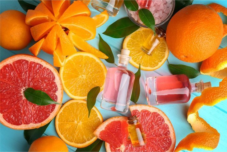 Benzyl Salicylate nadaje kwiatowy zapach wielu kosmetykom i perfumom.