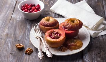 Pieczone jabłko z cynamonem – dobry pomysł na zdrowy deser