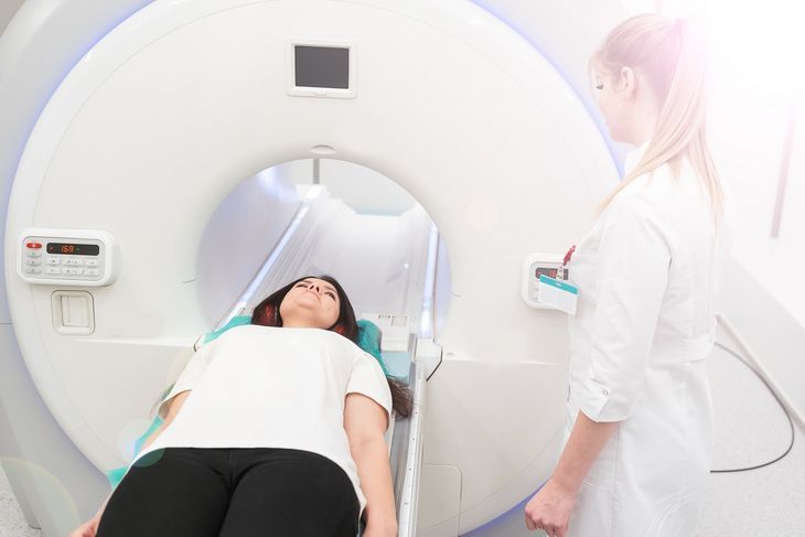 Tomografia komputerowa jamy brzusznej wykonywana jest wtedy, kiedy konieczne jest pogłębienie diagnostyki / Fot. Adobe Stock
