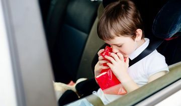 Wakacje z dzieckiem – uciążliwa choroba lokomocyjna