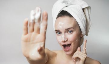 Pielęgnacja twarzy po urlopie − kilka niezbędnych kroków