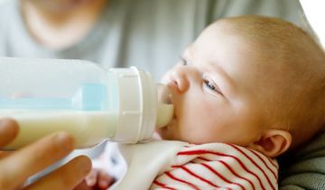 Butelka do karmienia − jak wybrać najlepszą?