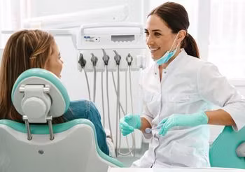 O tym, czy antybiotyk na ból zęba jest konieczny, zdecyduje lekarz podczas wizyty. 