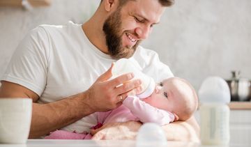 Mleko modyfikowane dla niemowląt – pełnowartościowa alternatywa dla karmienia piersią?