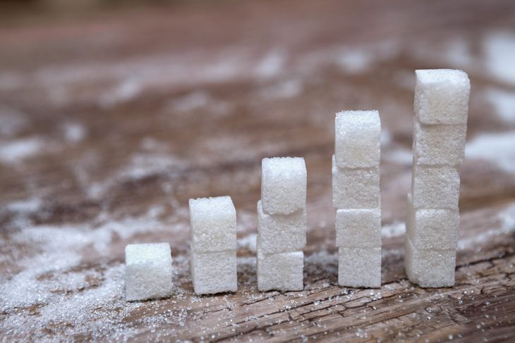 Hiperglikemia, inaczej przecukrzenie, to zbyt wysoki poziom cukru we krwi (dwie godziny po posiłku powyżej 140-180 mg/dl).