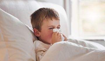 Zapalenie zatok u dziecka: objawy, ile trwa, co pomaga i kiedy potrzebny jest antybiotyk