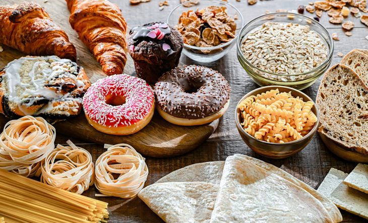 Gluten naturalnie występuje w pszenicy, orkiszu, życie, jęczmieniu. Często dodaje się go też do ciast, zup, wędlin. 