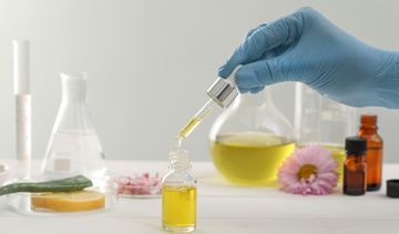 PEG-100 Stearate – właściwości i zastosowanie w kosmetykach
