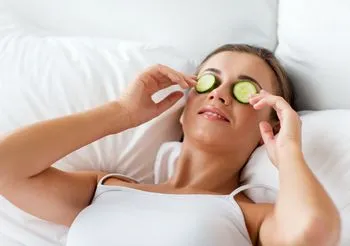 Jak sobie radzić z podkrążonymi oczami