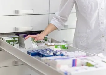 Nowa lista leków refundowanych od 1 stycznia 2023 roku objęła m.in. niektóre leki przeciwcukrzycowe, przeciwbólowe, przeciwpadaczkowe. Fot. Adobe Stock.