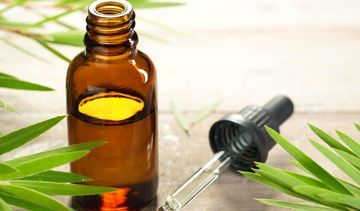 Jak stosować olejek z drzewa herbacianego?