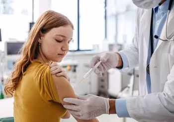Szczepienie przeciwko KZM zaleca się dzieciom.