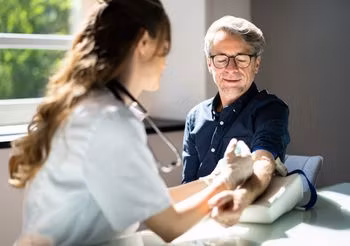 Sformułowanie „gęsta krew” można usłyszeć podczas pobierania krwi. Pielęgniarka określa tak krew, która bardzo powoli spływa do próbówki. Taki stan nie oznacza choroby, ale wskazuje na odwodnienie.