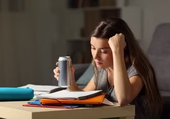 Energetyki szybko, choć krótkotrwałe pobudzają, poprawiają wydajność i samopoczucie głównie dzięki zawartości kofeiny lub tauryny, dlatego są chętnie pite przez studentów i nie tylko.