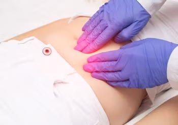 Torbiele jajników są usuwane najczęściej metodą laparoskopową, jest to operacja cechująca się bardzo małą inwazyjnością.