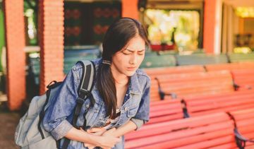 Skaleczenie, ukąszenia i zatrucia pokarmowe – pierwsza pomoc na wyjeździe