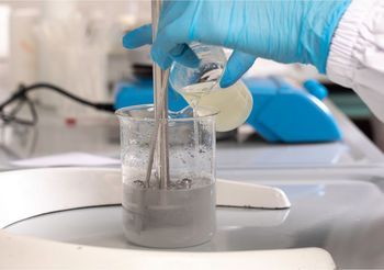 Polysorbate 20 stabilizuje kosmetyki zawierające wodę i składniki tłuszczowe.