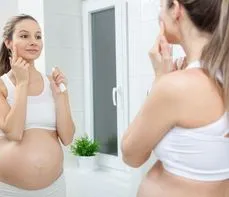 Bądź piękna w ciąży – pokonaj najczęstsze problemy urodowe i wprowadź dobre nawyki
