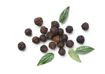 Wyciągi na bazie pieprzu czarnego z powodzeniem stosuje się u osób cierpiących na niestrawność, hipercholesterolemie i cukrzycę / Fot. Adobe Stock