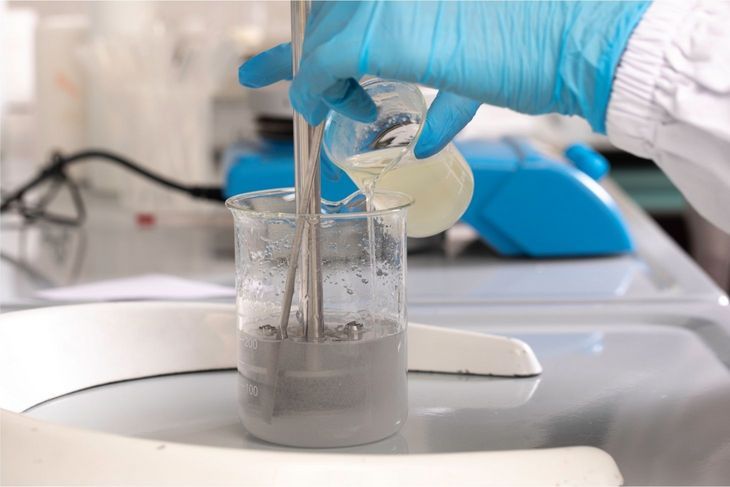 Polysorbate 20 stabilizuje kosmetyki zawierające wodę i składniki tłuszczowe.
