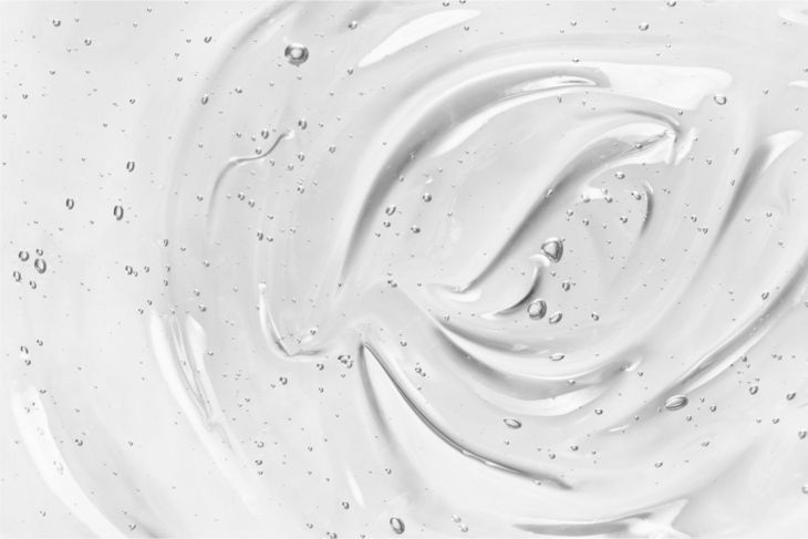 Propylene Glycol w niewielkich stężeniach poprawia aplikację kosmetyku, zmniejsza uczucie lepkości.