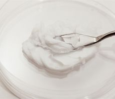 Isopropyl palmitate (palmitynian izopropylu) – działanie, zastosowanie i bezpieczeństwo w kosmetykach