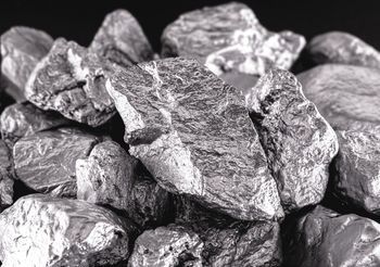 Alergia na kobalt to zwykle uczulenie kontaktowe na ten srebrzysty metal.