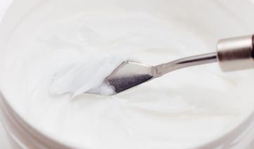 Coco-caprylate/caprate (kaprylan/kaprynian kokosa) w kosmetykach – właściwości i zastosowanie