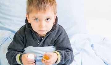 Wpływ kortykosteroidów wziewnych na ryzyko zapalenia płuc u dzieci z astmą