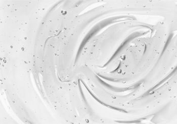 Propylene Glycol w niewielkich stężeniach poprawia aplikację kosmetyku, zmniejsza uczucie lepkości.