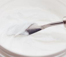 Coco-caprylate/caprate (kaprylan/kaprynian kokosa) w kosmetykach – właściwości i zastosowanie