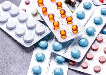 Uczulenie na leki może się objawiać wysypką polekową.