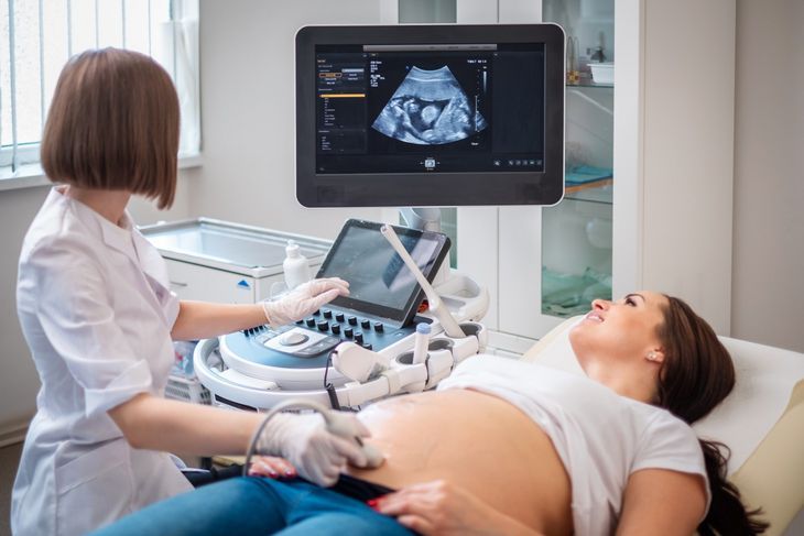 20. tydzień ciąży zaliczamy do II trymestru ciąży, do 5. miesiąca. To czas na wykonanie badania USG nazywanego połówkowym.