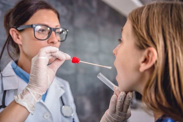 Chociaż paciorkowce są wykorzystywane we współczesnej medycynie do produkcji enzymów, wywołują infekcje układu oddechowego od zapalenia migdałków aż po zapalenie płuc.