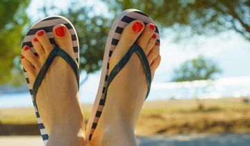 Nadmierna potliwość stóp − jak sobie z nią radzić?