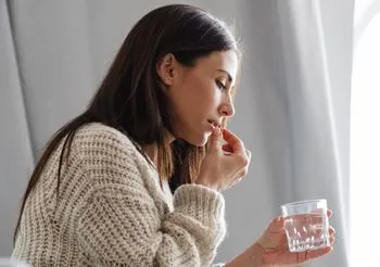 Łączenie aspiryny z ibuprofenem grozi uszkodzeniem błony śluzowej żołądka i nerek.