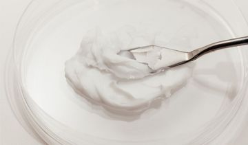 Isopropyl palmitate (palmitynian izopropylu) – działanie, zastosowanie i bezpieczeństwo w kosmetykach