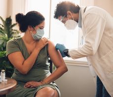 Szczepionka na dur brzuszny – kiedy się szczepić i czy jest obowiązkowa?