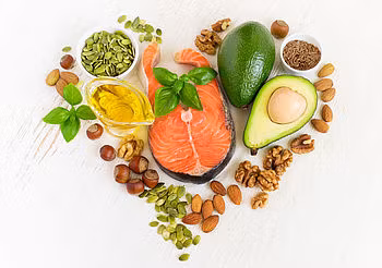 serce ułożone z produktów spożywczych zalecanych na obniżenie cholesterolu