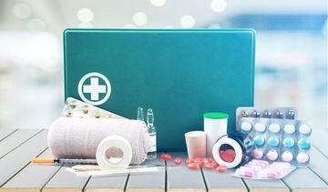 Apteczka na ferie zimowe. Co powinno się w niej znaleźć?