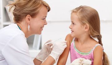 Pierwsze szczepienie, bolesny zastrzyk – jak znieczulić?