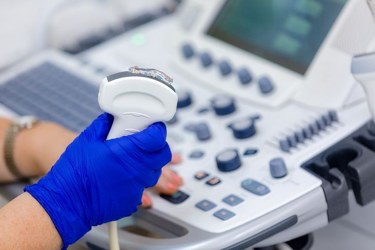 USG mięśni jest stosowane w celach diagnostycznych, przy stłuczeniach czy naderwaniach / Fot. Adobe Stock