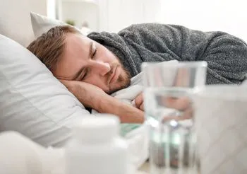 Grypa typu A ma ciężki przebieg, więc najlepiej odpoczywać w łóżku.