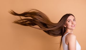 Żelki na włosy a tabletki na włosy. Co wybrać? Zalety, stosowanie, skład